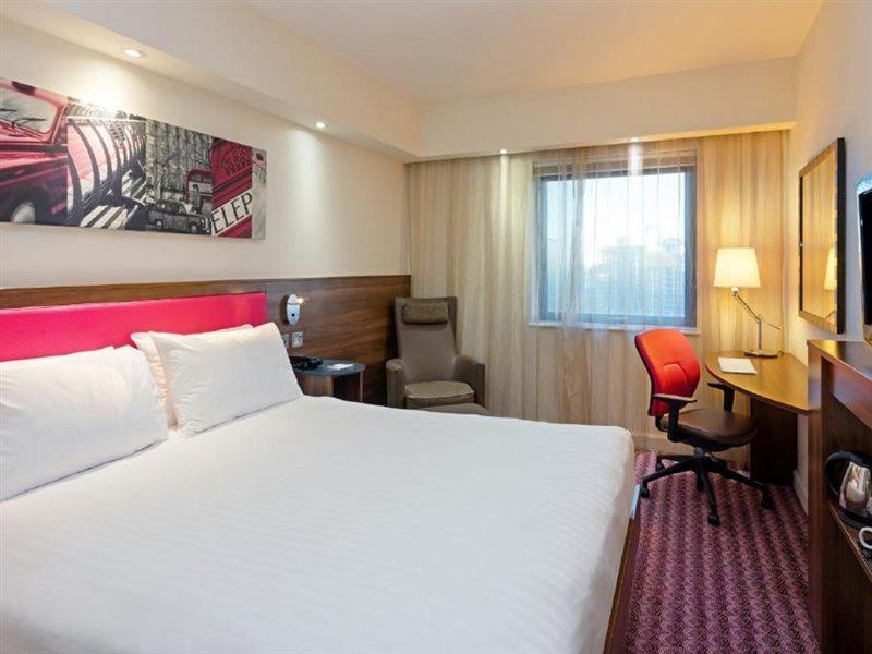 Отель Hampton By Hilton London Кройдон Экстерьер фото