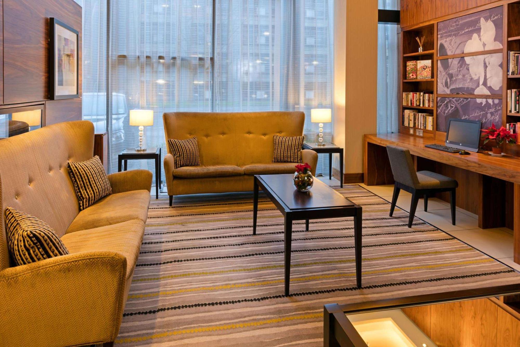 Отель Hampton By Hilton London Кройдон Экстерьер фото