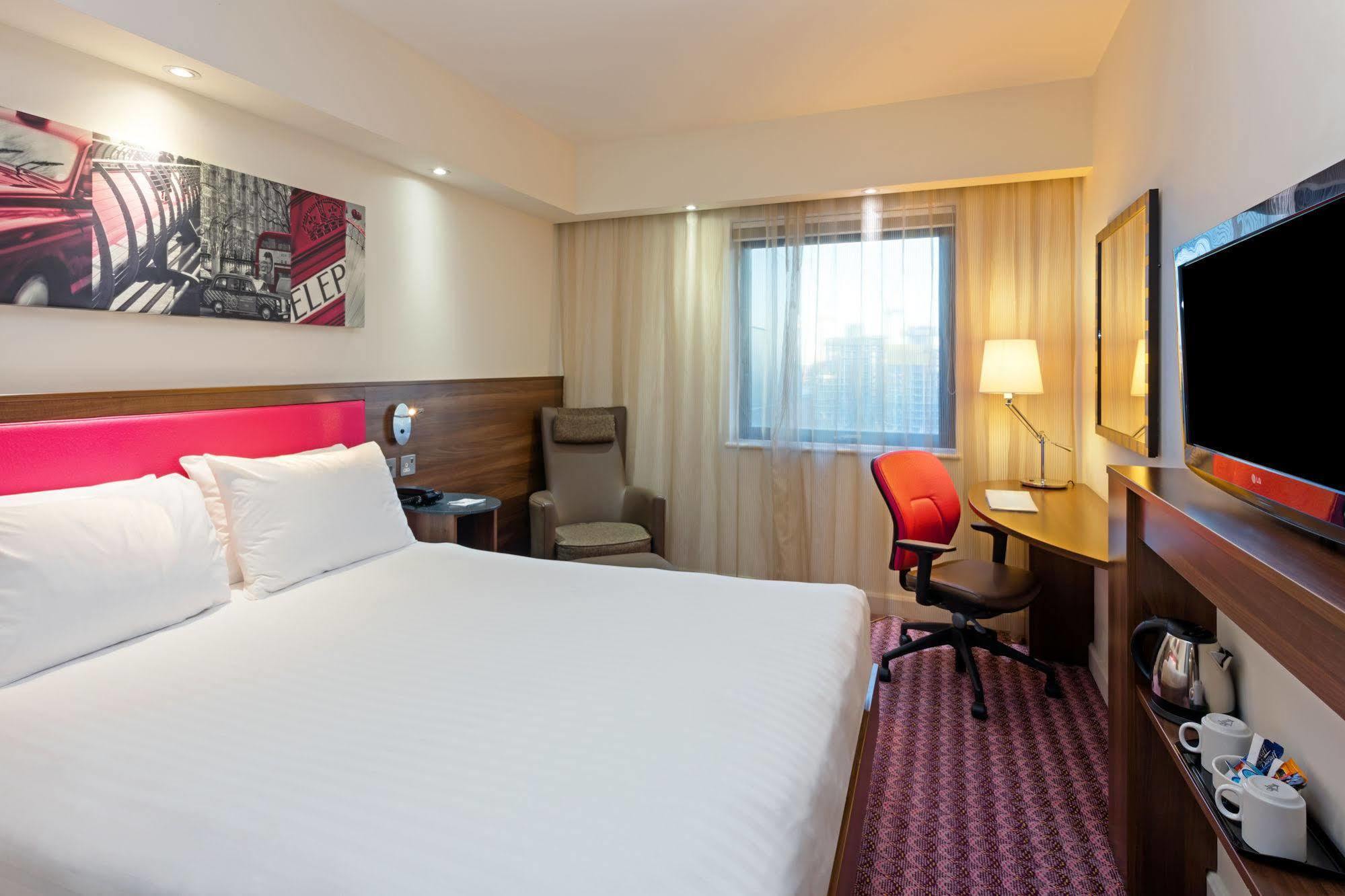 Отель Hampton By Hilton London Кройдон Экстерьер фото